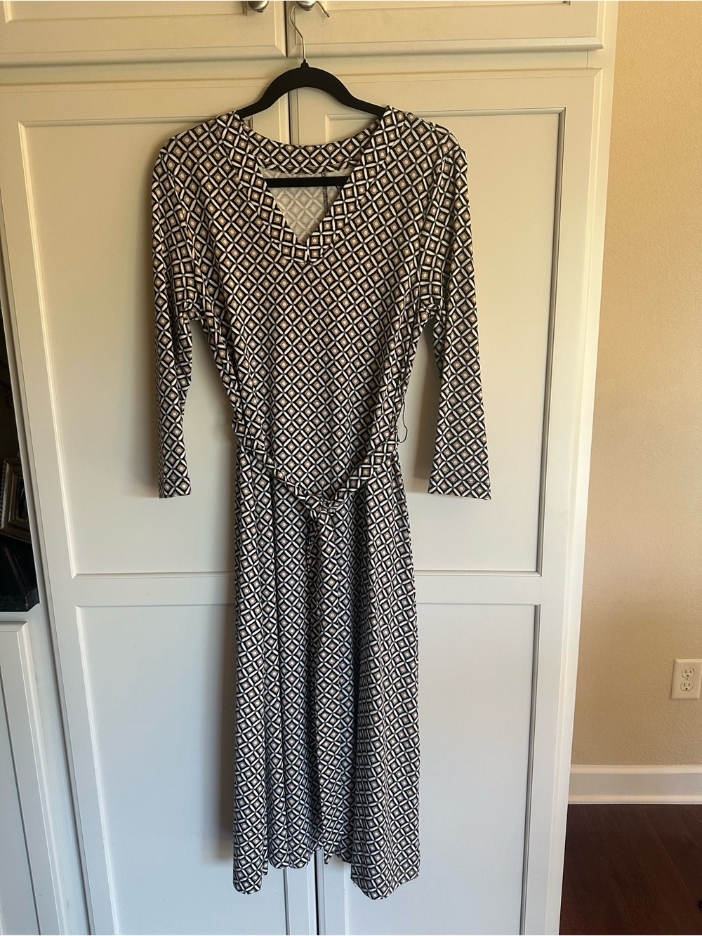 Geometric Pattern Black and White Wrap-Style Women's Dress
